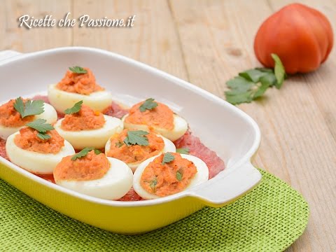 Rivisitando l'antipasto: uova sode e pomodorini in un delizioso trionfo di sapori!