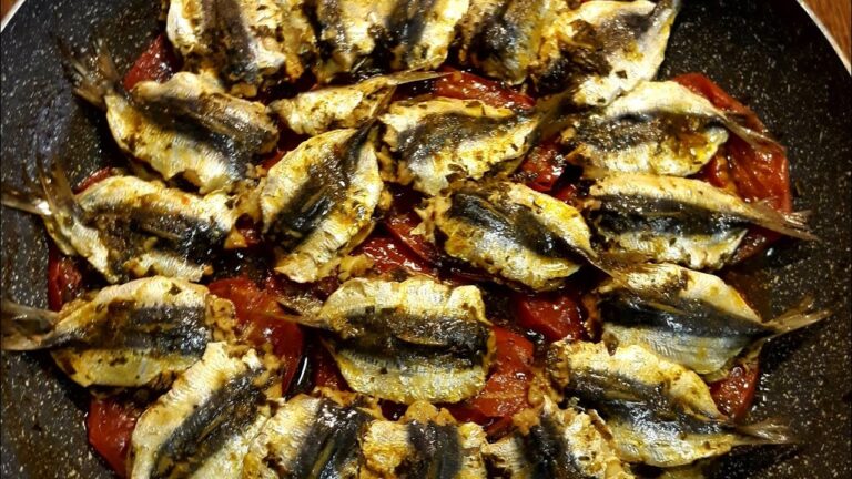 Scopri l'irresistibile ricetta delle Sardine in Padella: Gustose delizie con Pane Grattugiato!